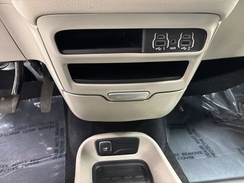 Used 2023 Chrysler Pacifica Touring-L FWD image 26