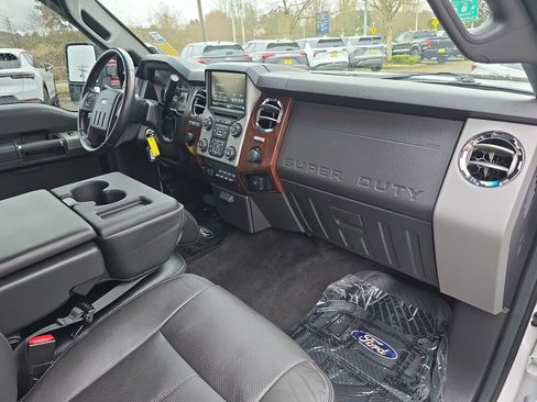 Used 2015 Ford F250 Lariat w/ Camper Package image 30