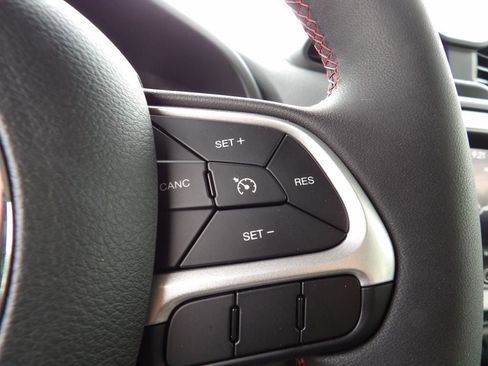 Used 2023 Jeep Renegade Latitude image 14