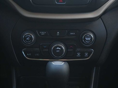 Used 2017 Jeep Cherokee Latitude w/ Comfort & Sound Group image 21