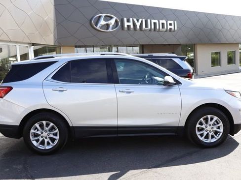 Used 2019 Chevrolet Equinox LT w/ Sun & Navigation Package AWD/4WD image 1