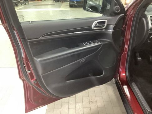 Certified 2020 Jeep Grand Cherokee Limited w/ Luxury Group II image 17