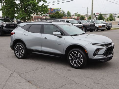 Used 2024 Chevrolet Blazer RS w/ Driver Confidence II Package FWD image 2