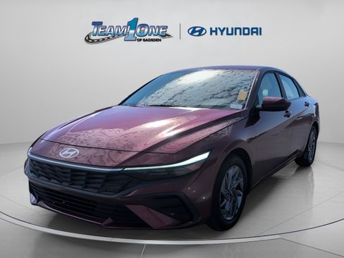 Used 2024 Hyundai Elantra SEL image 4