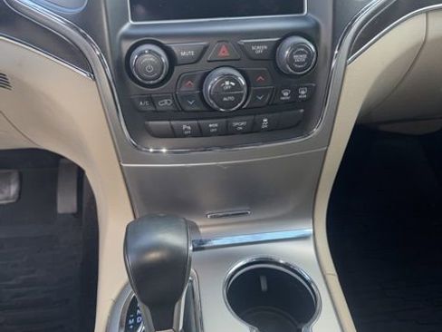 Used 2018 Jeep Grand Cherokee Limited image 6