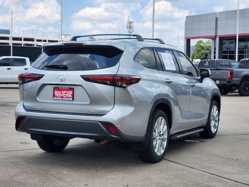 Certified 2025 Toyota Highlander Limited AWD/4WD image 7