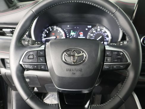 Used 2021 Toyota Highlander XSE image 19