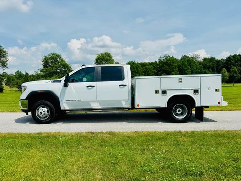 Used 2021 GMC Sierra 3500 4x4 Crew Cab w/ Convenience Package image 2