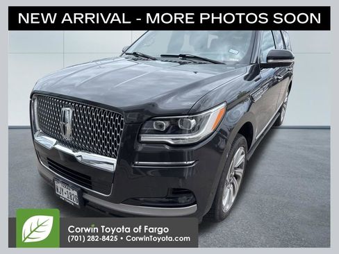 Used 2022 Lincoln Navigator Reserve AWD/4WD image 1
