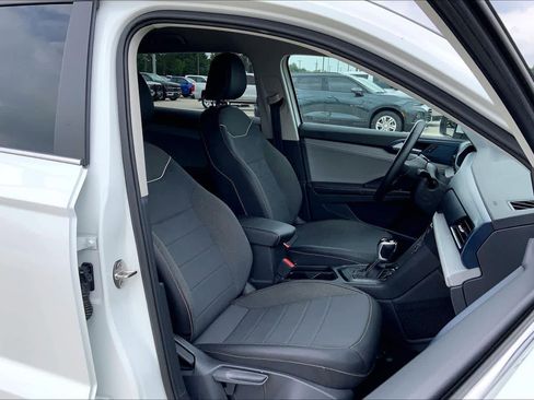 Used 2024 Volkswagen Taos SE FWD image 9