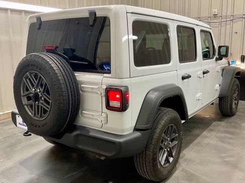 Used 2025 Jeep Wrangler Unlimited Sport AWD/4WD image 22
