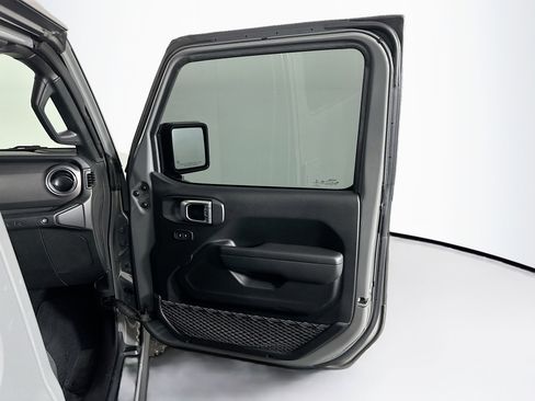 Used 2023 Jeep Wrangler Rubicon w/ Cold Weather Group image 31