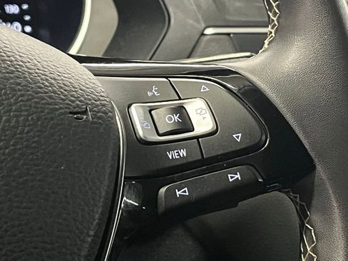 Used 2021 Volkswagen Tiguan SE w/ Panoramic Sunroof Package image 27