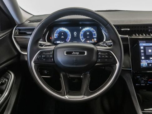 Used 2024 Jeep Grand Cherokee Laredo image 12