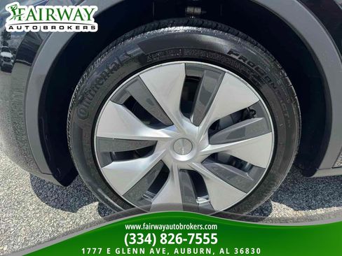 Used 2024 Tesla Model Y Long Range AWD/4WD image 28