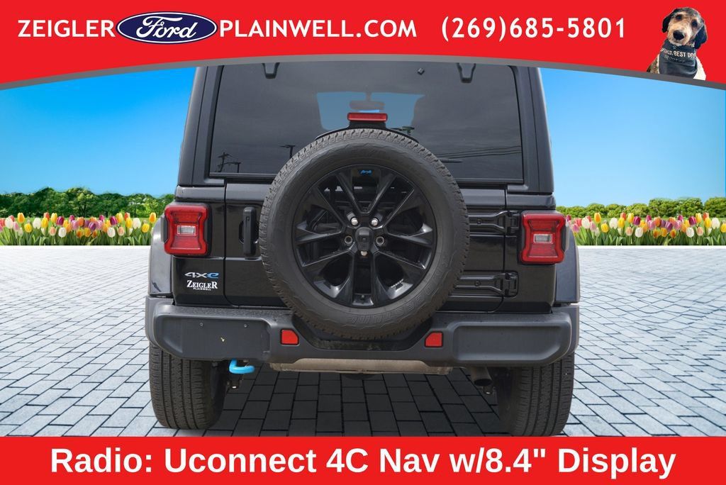 Used 2023 Jeep Wrangler Unlimited Sahara w/ Cold Weather Group AWD/4WD image 4