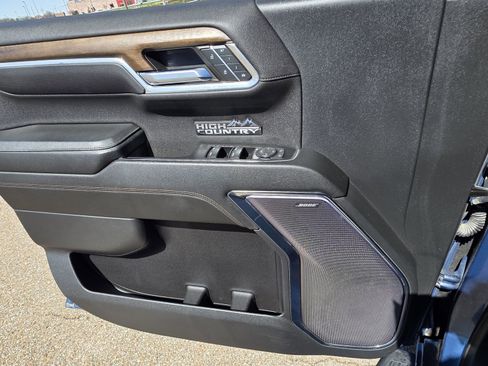 Used 2024 Chevrolet Silverado 1500 High Country w/ Technology Package AWD/4WD image 23