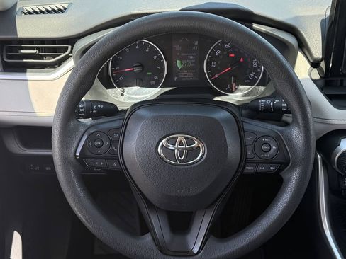 Used 2019 Toyota RAV4 XLE w/ Convenience Package FWD image 13