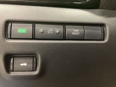 Used 2025 Nissan Sentra SV image 13