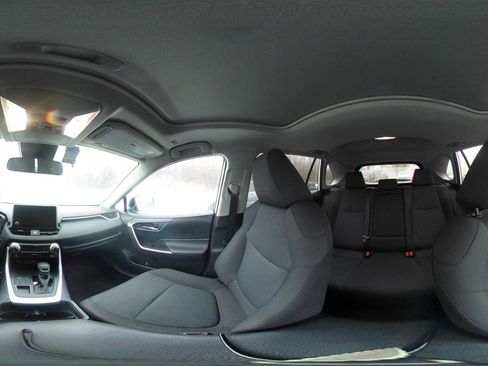 Used 2025 Toyota RAV4 XLE image 37