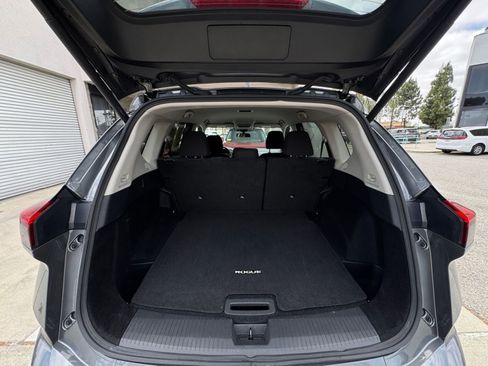 Used 2025 Nissan Rogue SV FWD image 33
