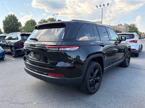 Used 2023 Jeep Grand Cherokee Limited w/ Black Appearance Package AWD/4WD image 6