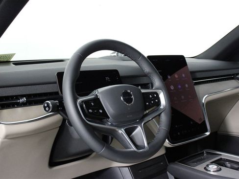 New 2025 Volvo EX90 Ultra image 8