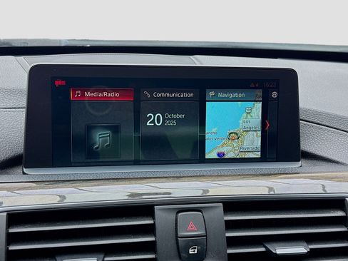 Used 2018 BMW 328d Sedan image 11