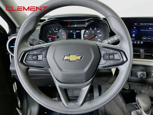 Used 2025 Chevrolet Trax LS w/ Driver Confidence Package FWD image 14