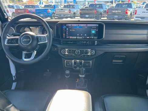 Used 2024 Jeep Wrangler High Altitude image 18