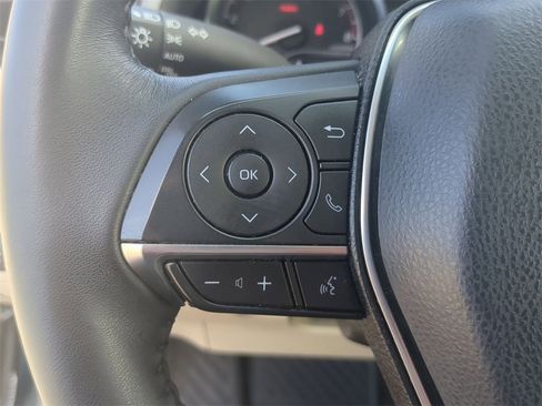 Used 2018 Toyota Camry XLE image 22