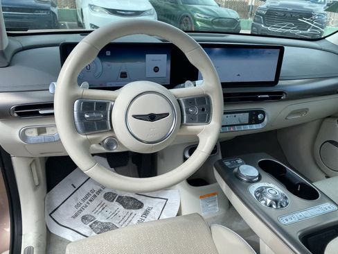 Used 2024 Genesis GV60 Advanced image 10