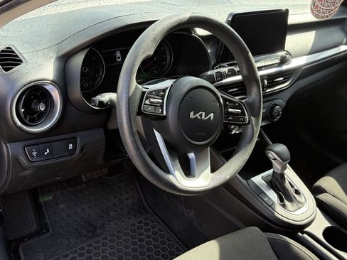 Used 2023 Kia Forte LXS w/ LXS Technology Package FWD image 7