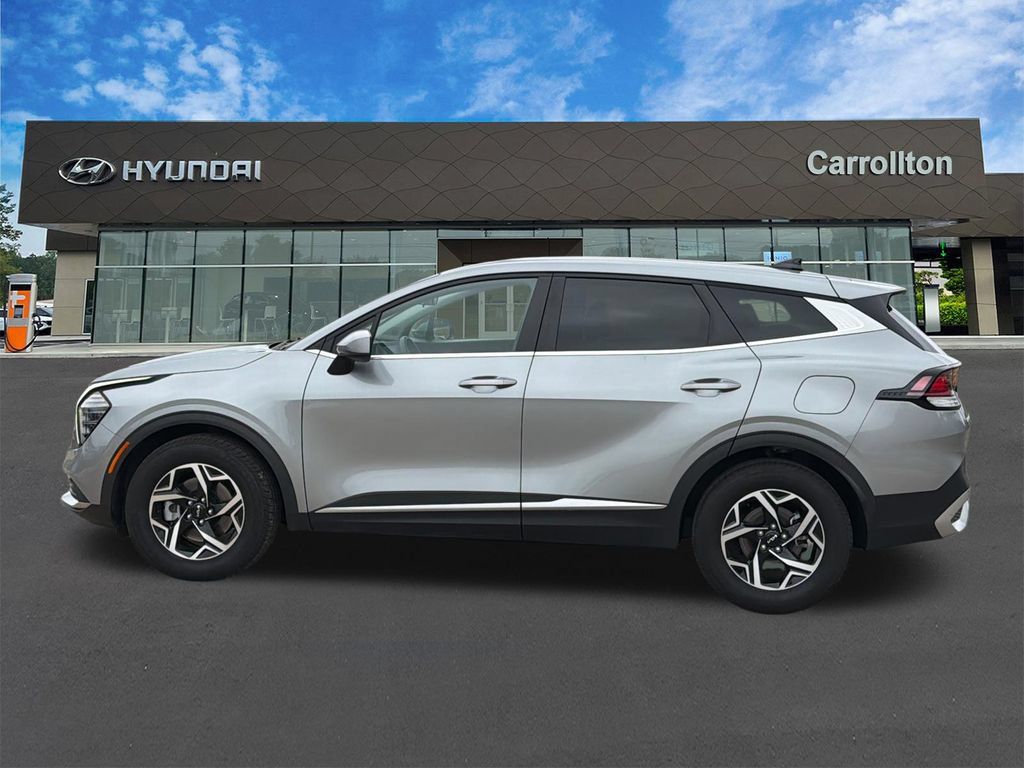 Used 2025 Kia Sportage LX FWD image 8