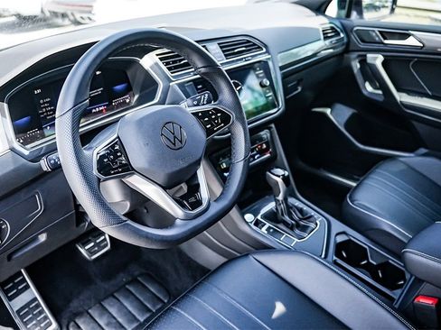 New 2024 Volkswagen Tiguan SE R-Line image 9