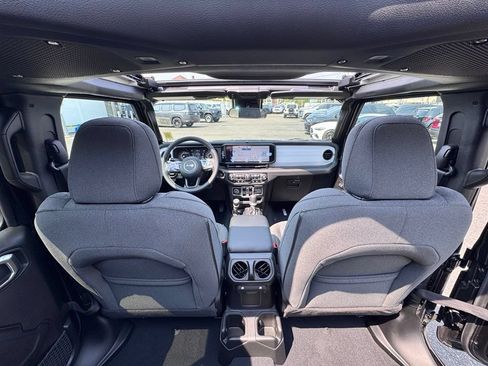 Used 2025 Jeep Wrangler Unlimited Sport AWD/4WD image 25