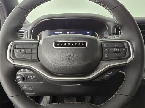 New 2025 Jeep Wagoneer L Series II w/ HD Trailer Tow Package w/25F image 18