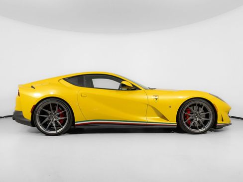 Used 2018 Ferrari 812 Superfast RWD image 8