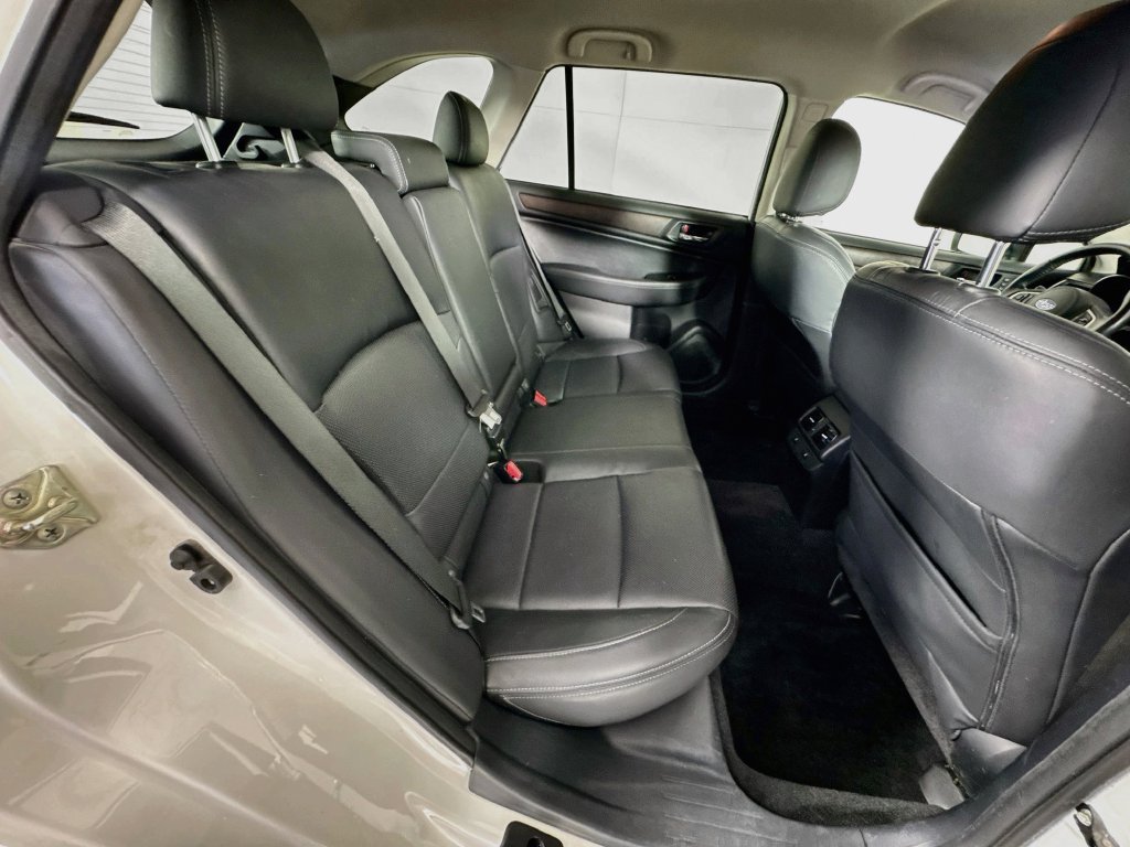 Used 2015 Subaru Outback 3.6R Limited AWD/4WD image 34