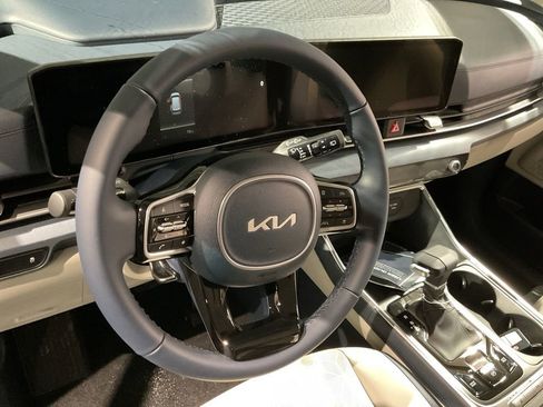 New 2026 Kia Carnival EX FWD image 11