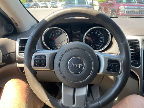 Used 2011 Jeep Grand Cherokee Laredo AWD/4WD image 21