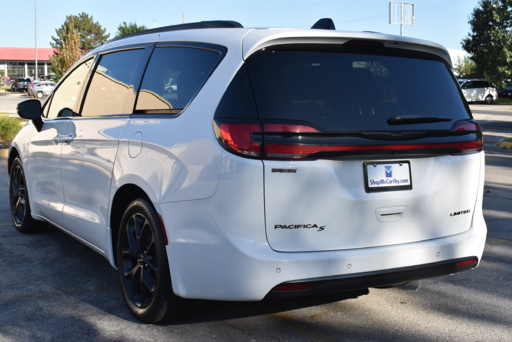 Used 2025 Chrysler Pacifica Limited FWD image 7