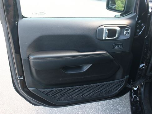 Used 2024 Jeep Wrangler Unlimited Sahara AWD/4WD image 11