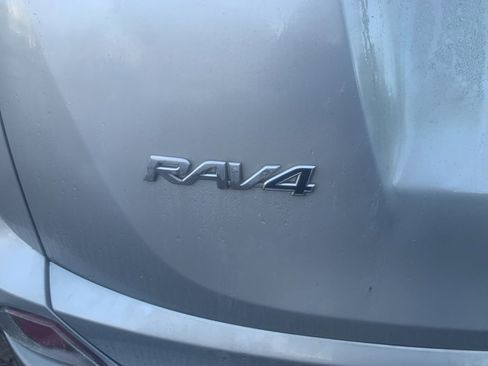 Used 2018 Toyota RAV4 XLE image 8
