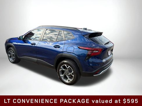 Used 2024 Chevrolet Trax LT w/ LT Convenience Package FWD image 4