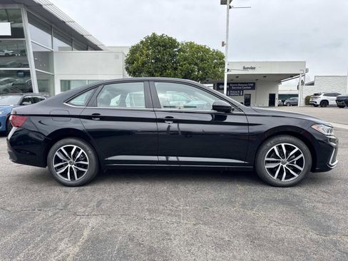 New 2026 Volkswagen Jetta SE FWD image 6