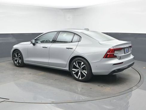 Used 2025 Volvo S60 B5 Plus image 6
