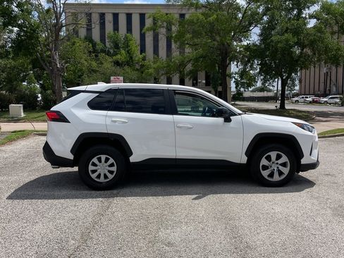 Used 2022 Toyota RAV4 LE image 8