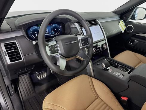 New 2026 Land Rover Discovery Limited Edition image 9