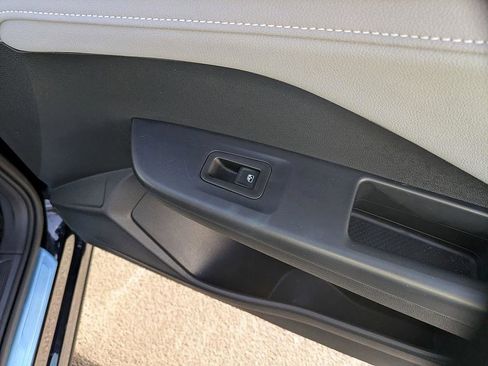 Used 2024 Volkswagen Taos SE image 34